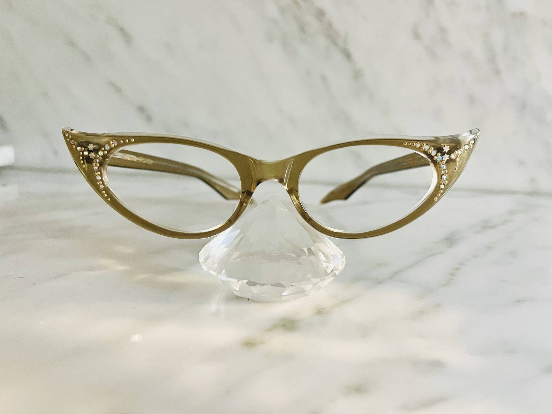 Unbenutztes Hellbraunes Vintage Katzenauge Mit Strasssteinchen Unbenutztes Hellbraunes Vintage Katzenauge Mit Strasssteinchen von RetroCatEyewear