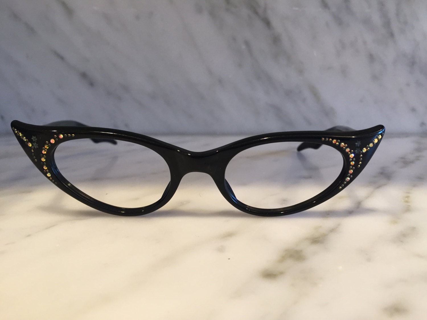 Unbenutztes Schwarzes Vintage Katzenauge Mit Steinen Unbenutztes Schwarzes Vintage Katzenauge Mit Steinen von RetroCatEyewear