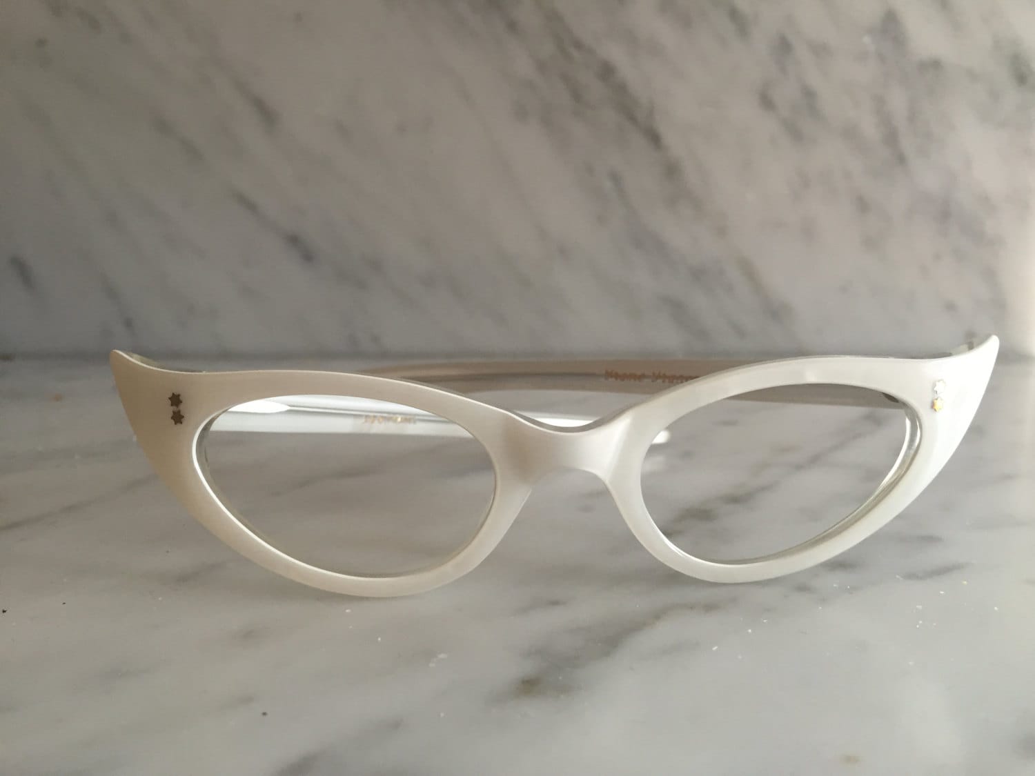 Vintage Cateye Perlmuttweiß Unbenutzt Vintage Cateye Perlmuttweiß Unbenutzt von RetroCatEyewear
