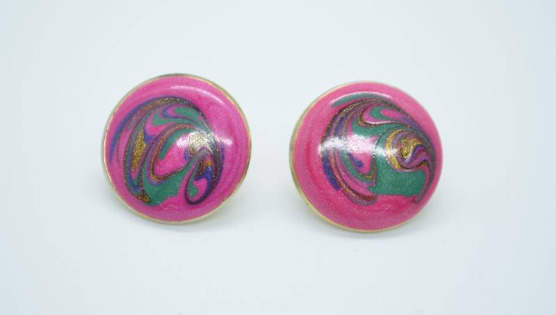 strudel-Emaille Ohrringe, Jahrgang 1980, Durchbohrt Runde Retro Feder-Ohrringe, Sommer Schmuck, Abstrakt von RetroCatRevival