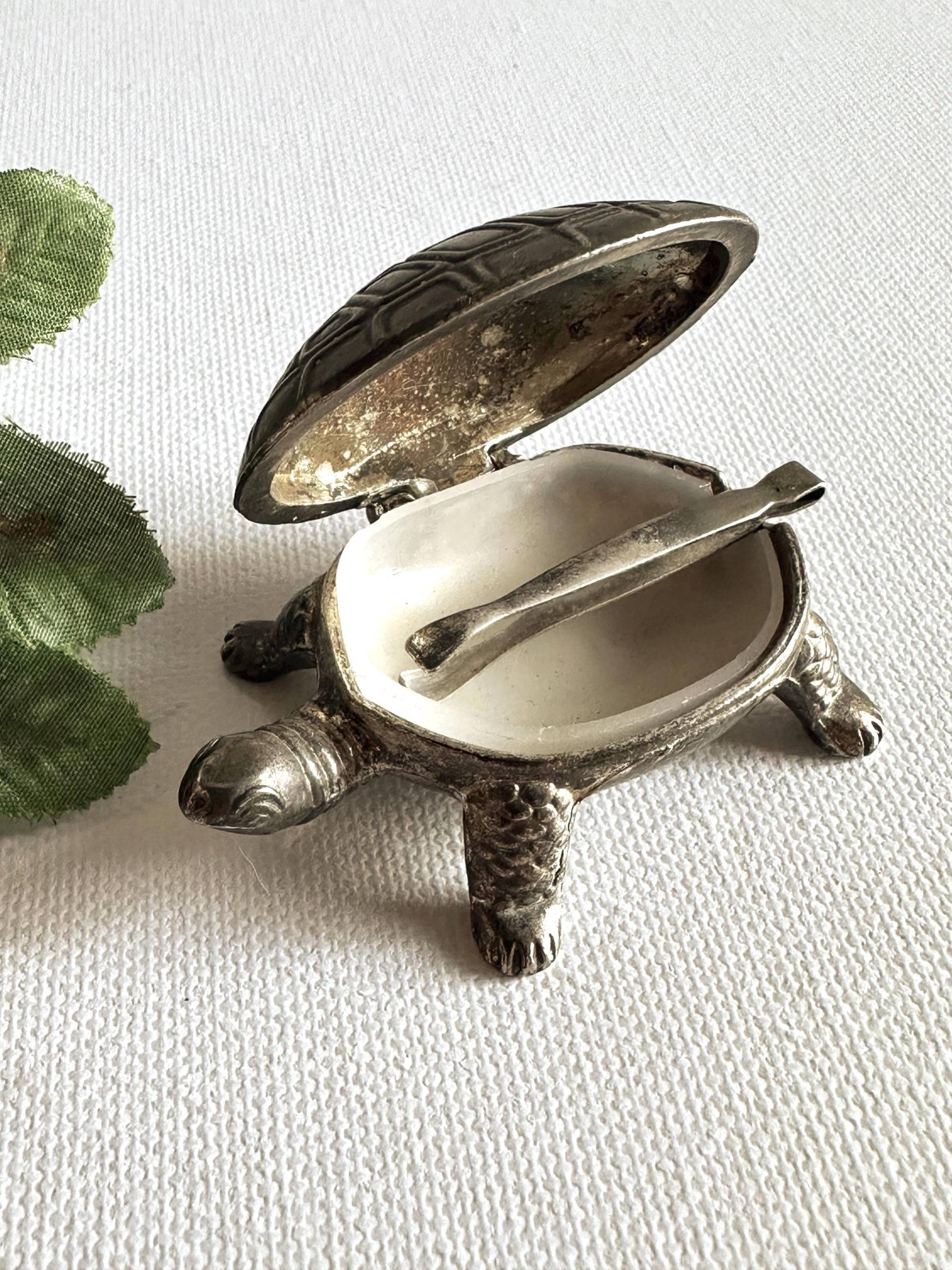 "Eine Vintage Versilberte "Turtle" Pillendose." von RetroCommode