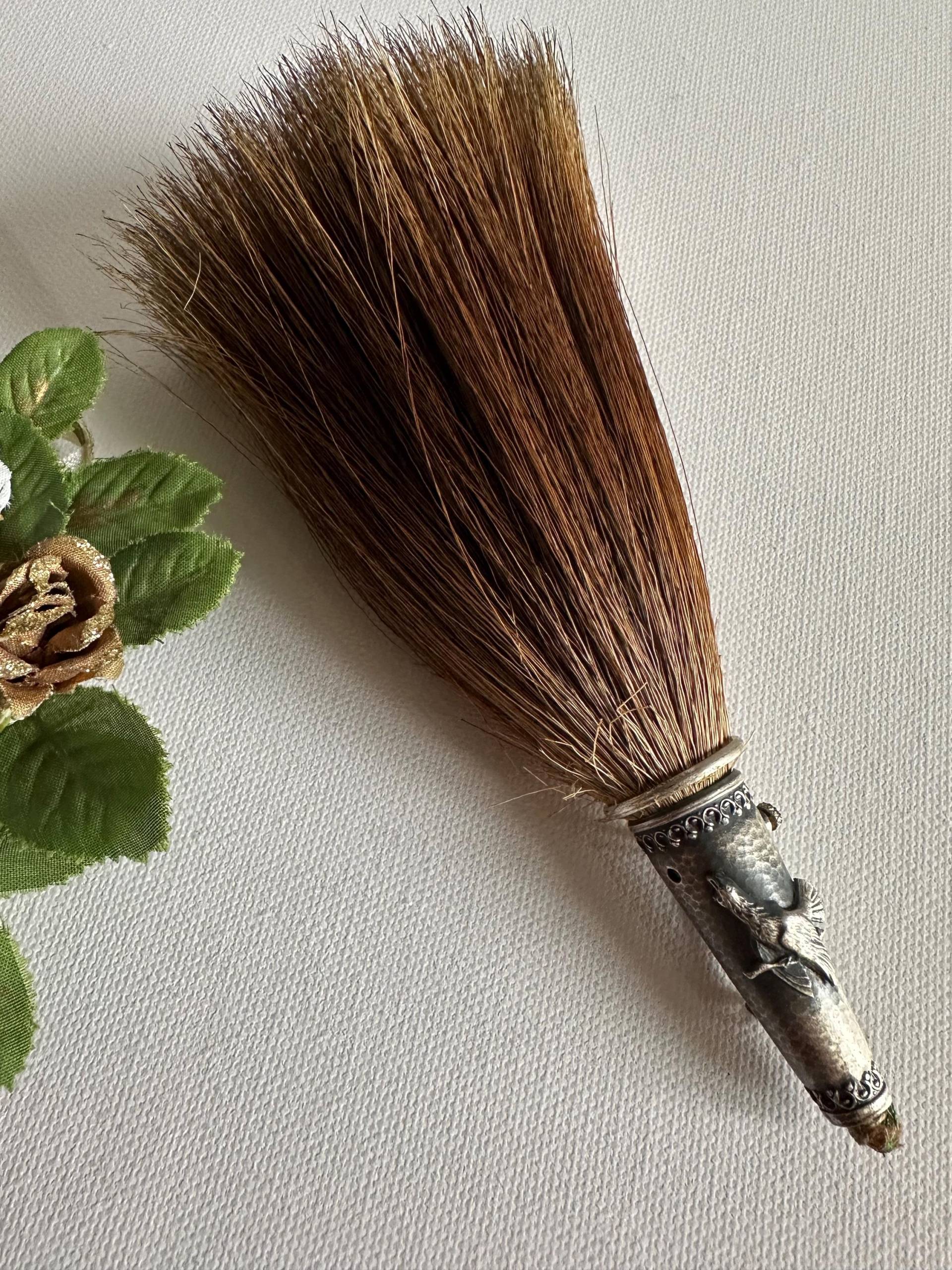 Vintage Sammlerstück Gamsbart Jagdhut Anstecknadel, Oktoberfest Brosche von RetroCommode