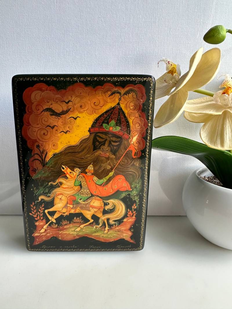 Vintage Wunderschöne Lackdose "Ruslan Und Der Kopf" P. Kholuy Künstler Gurylew Udssr 1950-60Er Jahre von RetroCommode