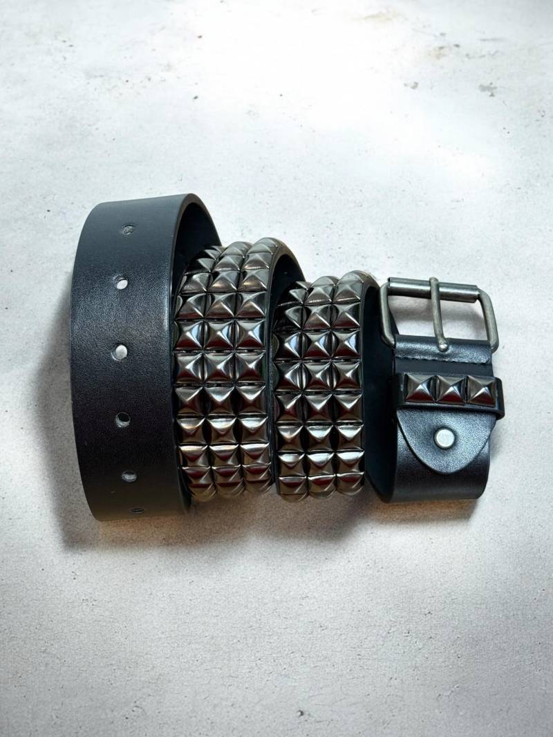 studded Belt | Pyramiden Nietengürtel studded Belt | Pyramiden Nietengürtel von RetroCovet