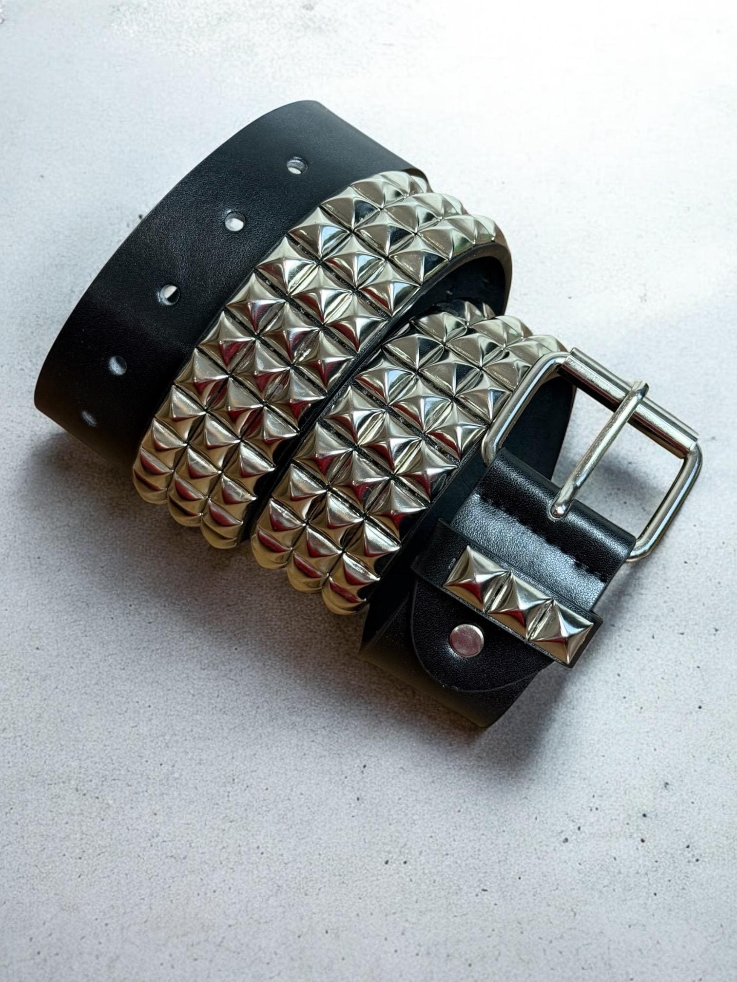 studded Belt | Pyramiden Nietengürtel studded Belt | Pyramiden Nietengürtel von RetroCovet