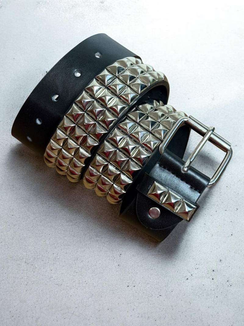 studded Belt | Pyramiden Nietengürtel studded Belt | Pyramiden Nietengürtel von RetroCovet