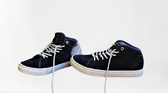 Blaue Wildleder Vintage Schuhe Turnschuhe Warm Weiß Unisex Größe 40/7 Us 6 Uk 9, 8 Inches von RetroFashionistaShop