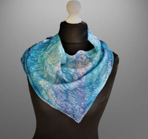 Blauer Seidenschal Vintage Batik Handbemalen Geschenk Für Sie von RetroFashionistaShop