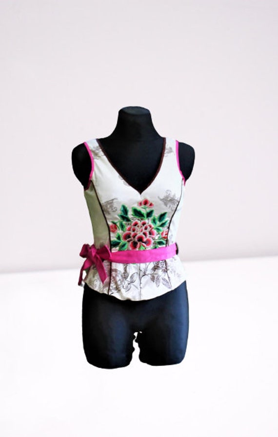 Blusen Top Korsett Bestickt Weiß Rosa Vintage Schleifenband Gürtel Hochzeit Blumen Ärmellos By Groth Gr. S von RetroFashionistaShop