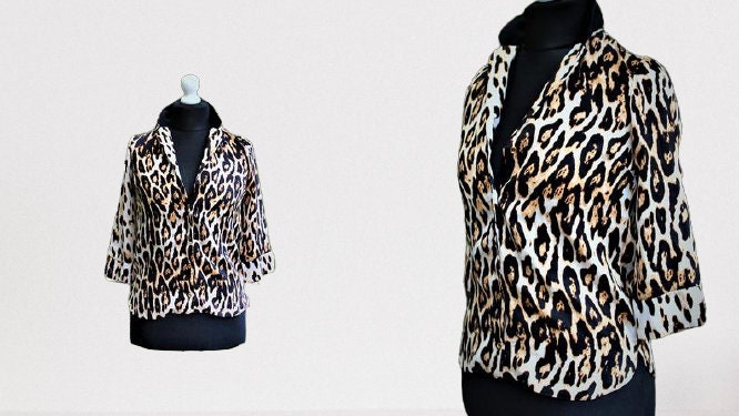 Bluse Wilde Leopard Seide Vintage Frauen 80' Braun Beige Tier Print Shirt Größe S von RetroFashionistaShop