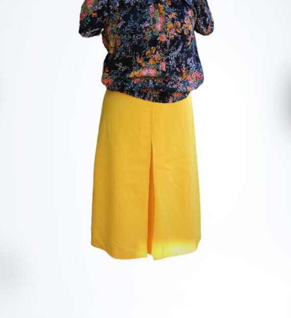 Gelber Rock Vintage Midi 70' A-Linie Balg Knie Größe S-xs von RetroFashionistaShop