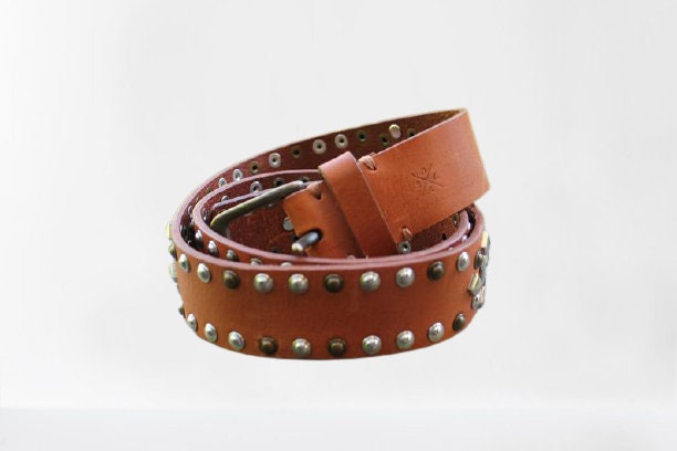 Gürtel Braun Echt Leder Sattler Mit Nieten Unisex Männer Frauen 3, 5 cm Breite 1, 37 Zoll /100 Lang 39, 37 von RetroFashionistaShop