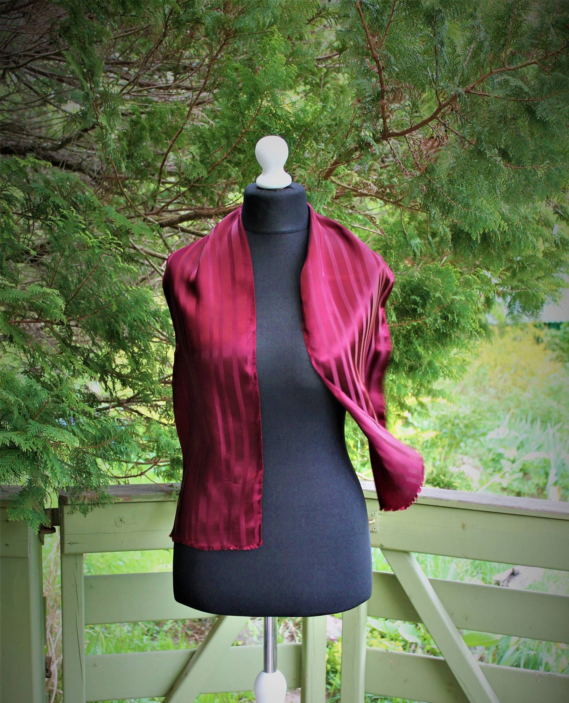 Halstuch Vintage Rot Dunkelrot Satin Männer Geschenk Für Sie/Ihn von RetroFashionistaShop