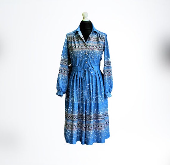 Kleid Blau Vintage 1980 Damen Weiß Lange Ärmel Midi Mit Gold Knöpfen Und Gürtel Gr S - M 38 von RetroFashionistaShop