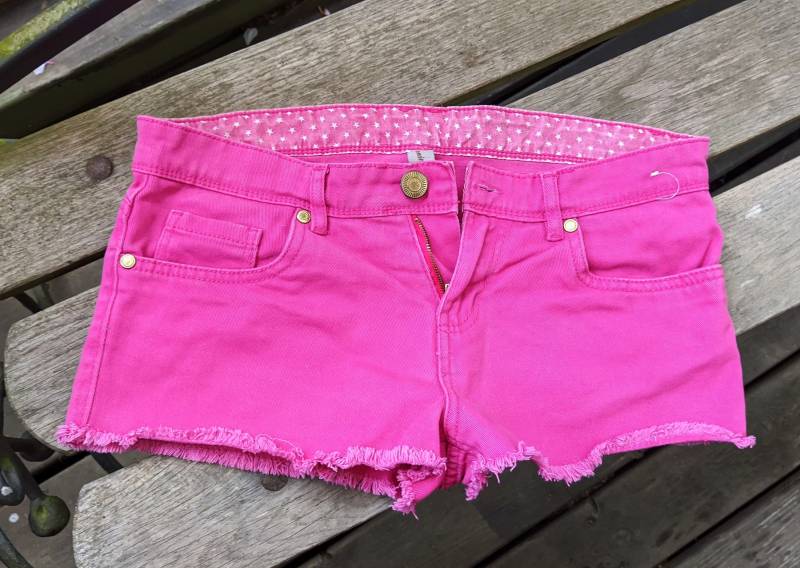 Rosa Vintage Jeans Shorts Frauen Mädchen Teenager Größe S-M von RetroFashionistaShop