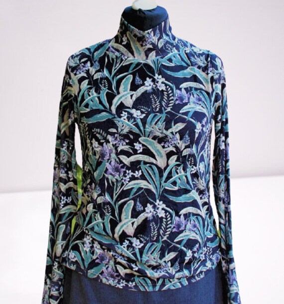 Vintage Bluse Stehkragen Schwarz Lange Ärmel Geblümtes Top Grün Damen Größe S-M von RetroFashionistaShop