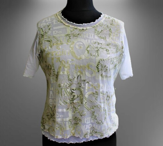 Vintage Bluse Weisses T Shirt Grüne Buchstaben Print Top Tees Frauen Grösse M L von RetroFashionistaShop