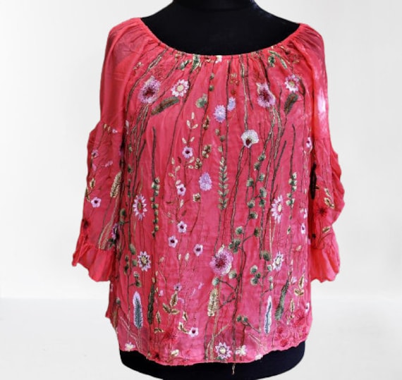 Vintage Seidenbluse Rosa Bestickt Blumen Frauen Top Lachsfarben Sommer Geschenk Für Sie Gr. M L von RetroFashionistaShop