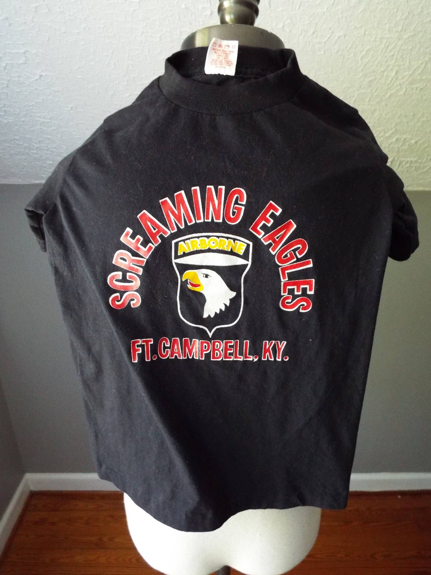 Jahrgang Hüter Kurzarm Ft. Campbell Kentucky T-Shirt Von Stiftskirche Pacific von RetroGetgoVintage