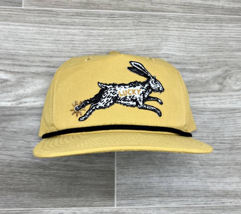 Lucky Rabbit Aufnäher Auf Retro Rope Hat von RetroHatCo