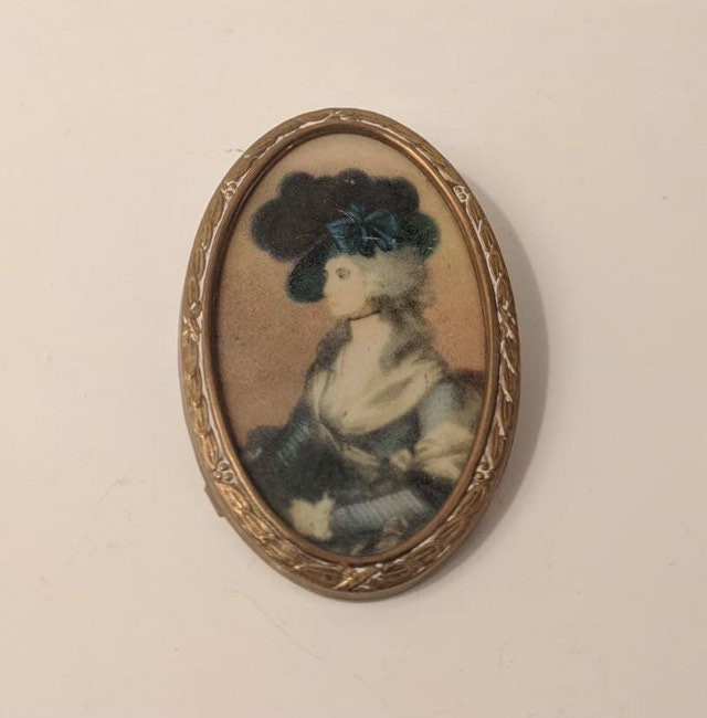 Sale Antique Portrait Style Brosche Frauen Große Sammlerstück Museums-Qualität Feminine Bild Porträt Späten 1800Er Frühen 1900Er Jahren Groß Oval von RetroLoveByDanyelle