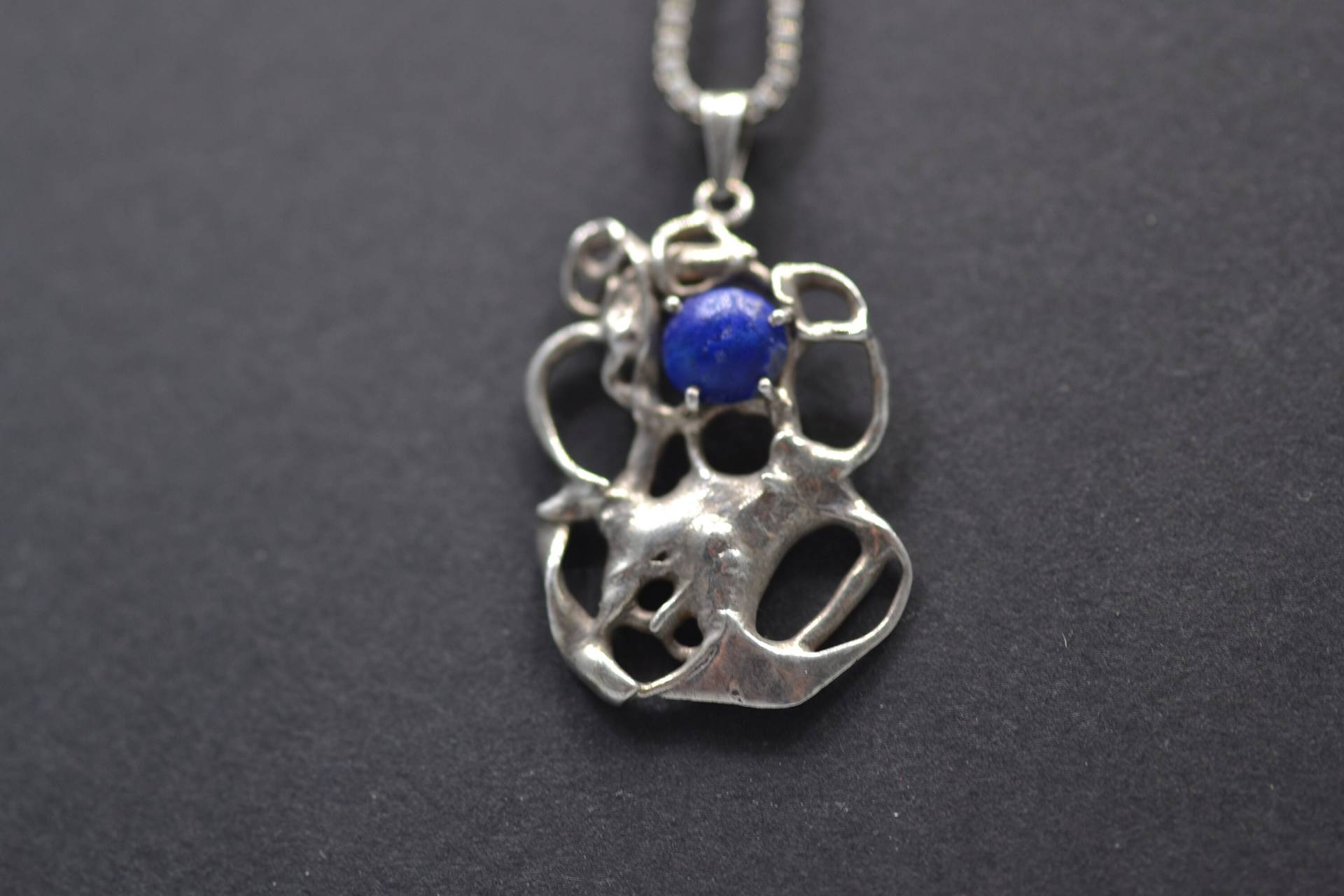 Brutalist Anhänger Mit Einem Schönen Blauen Stein | Lapislazuli ? 1970Er Jahre Halskette - Silberschmuck Vintage Brutalist Anhänger Mit Einem Schönen Blauen Stein | Lapislazuli ? 1970Er Jahre Halskette - Silberschmuck Vintage von RetroMungo