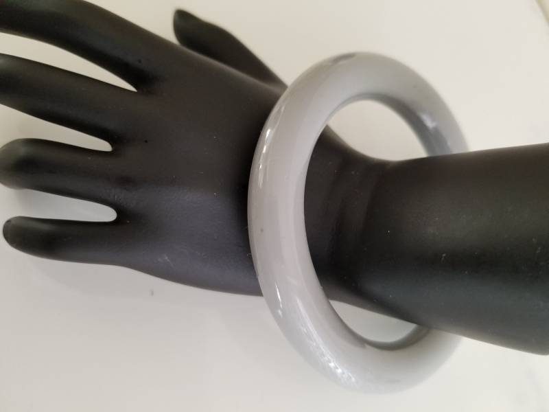 Armreif Armband, Modeschmuck, Hellgrau Fett Groß Rund 13mm Breit Vintage Leicht Nylon Armband Unsigniert Guter Zustand 1 Stück Armreif Armband, Modeschmuck, Hellgrau Fett Groß Rund 13mm Breit Vintage Leicht Nylon Armband Unsigniert Guter Zustand 1 Stück von RetroRevivalByGB