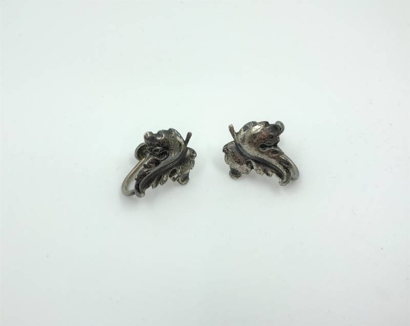 Vintage Sterling Silber Blatt Schraube Rücken - 3D Clip Auf Ohrringe Mit Blättern Circa 1950 S Natur-Thema Vintage Sterling Silber Blatt Schraube Rücken - 3D Clip Auf Ohrringe Mit Blättern Circa 1950 S Natur-Thema von RetroSiren