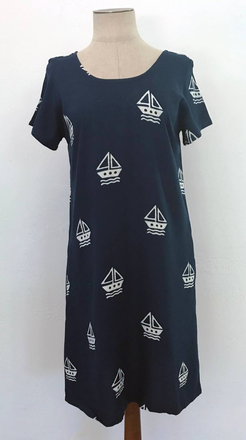 1980Er Jahre Viskose Kleid Vintage Segelboot Muster, Grösse Medium von RetroSuzysVintage