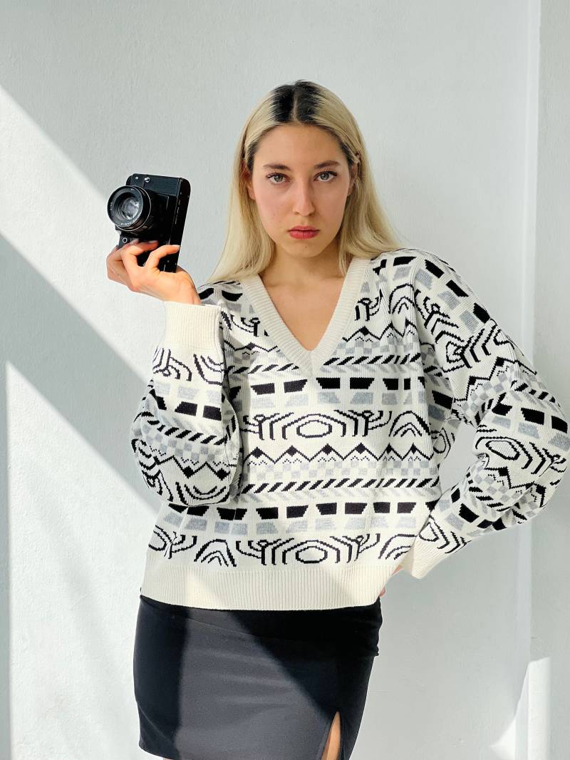 V-Ausschnitt Inka Muster Strickpullover Weiche Acryl-Baumwollmischung von RetrobirdStore