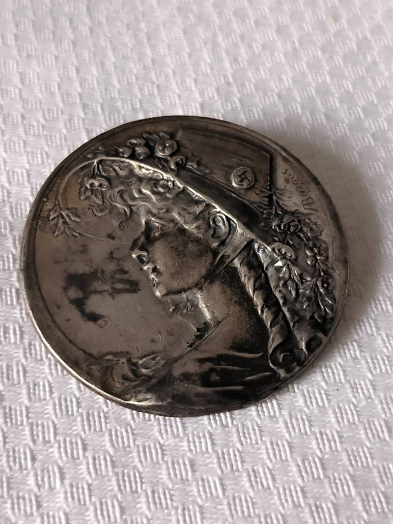 Jugendstil Repoussé Brosche 925Er Silber Frau Im Seitenprofil Von Armand Bargas von RetroeckeBerlin