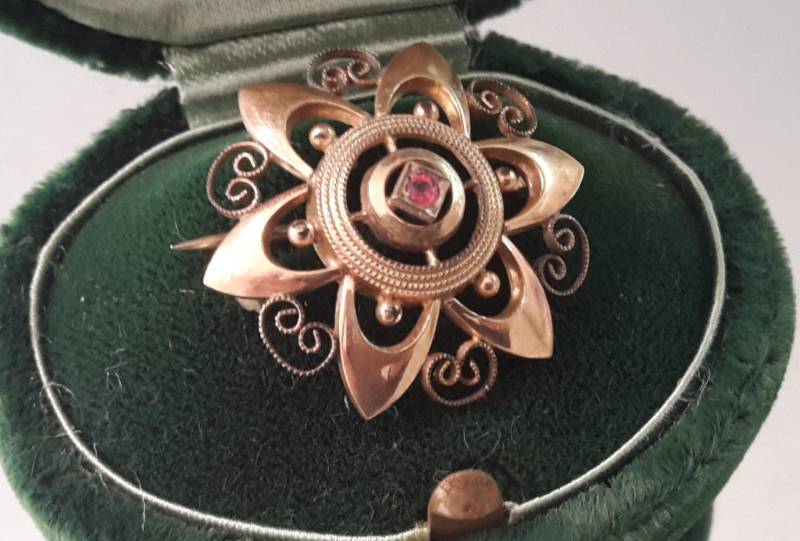 Historismus Stern Brosche Gold 585 Rubin Victorian Star Brooch 14 Carat von Retroimtrend