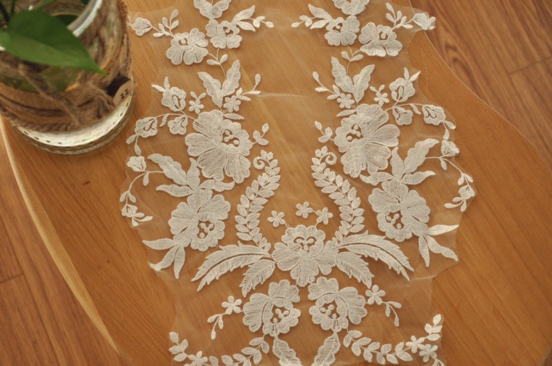 Elfenbein Blumen Stickerei Braut Spitze Applikation, Hochzeitskleid Dekor von Retrolace