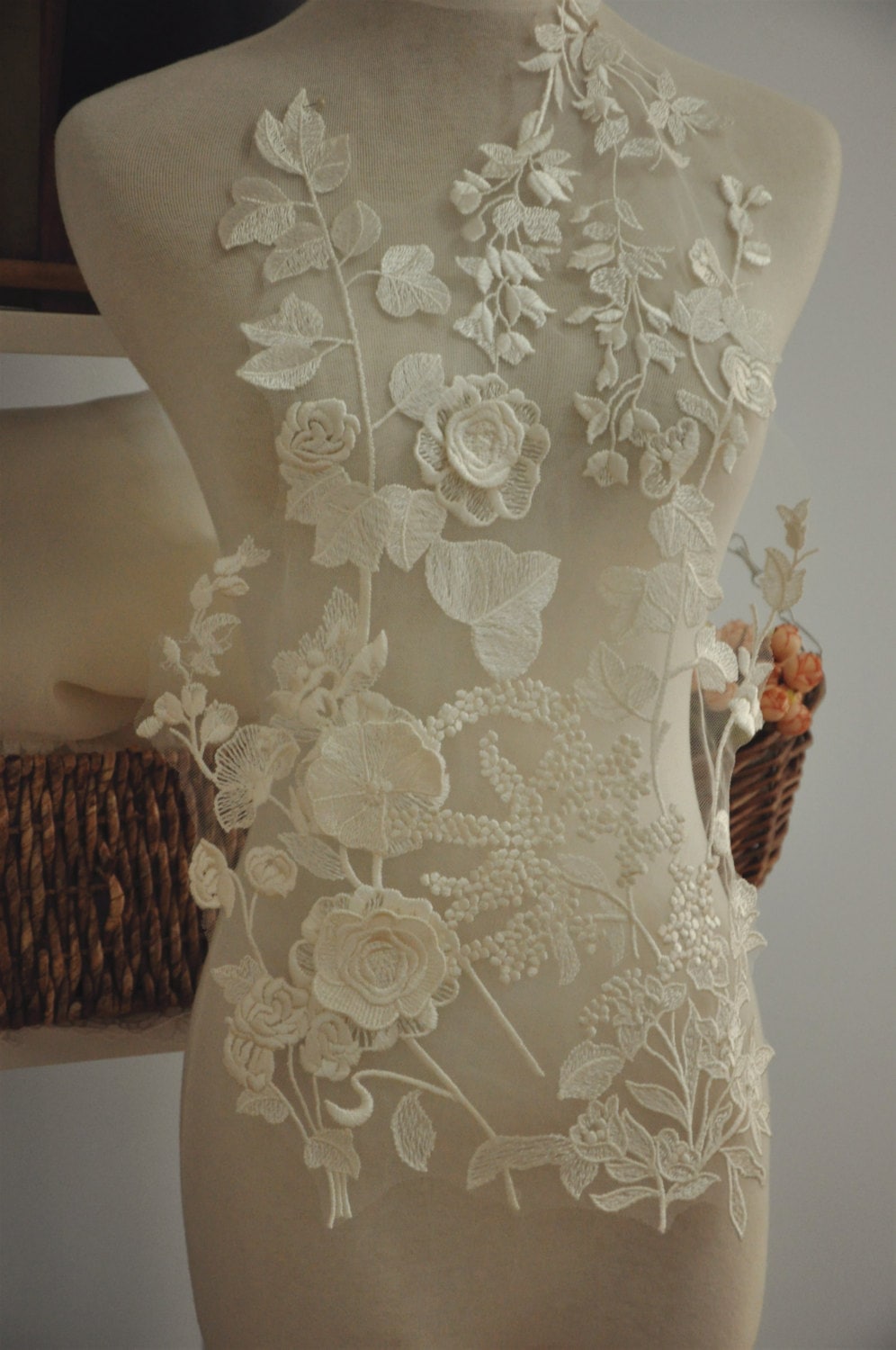 Wunderschöne 3D-Venedig-Spitze Applikation Für Brautkleid, Brautkleidträger Wunderschöne 3D-Venedig-Spitze Applikation Für Brautkleid, Brautkleidträger von Retrolace