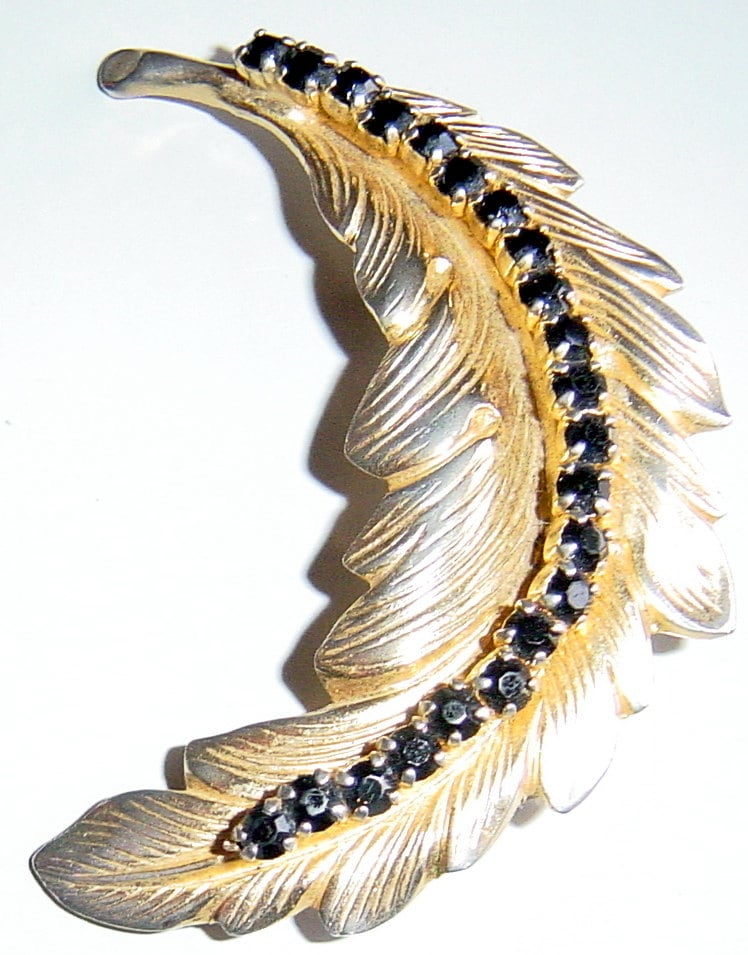 Vintage Blatt Feder Brosche Strass Schwarz Mid Century Modern Statement Pin Circa 1950S 1960S von Retromagination