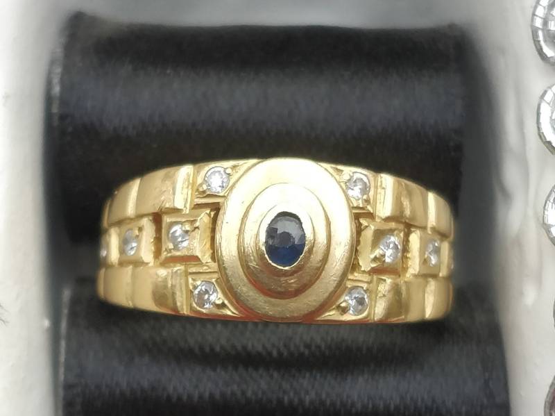 Art Deko 750Er Rotgold Ring Mit Einem Saphir Und 10 Kleinen Punkt - Diamanten von RetromaniaDE