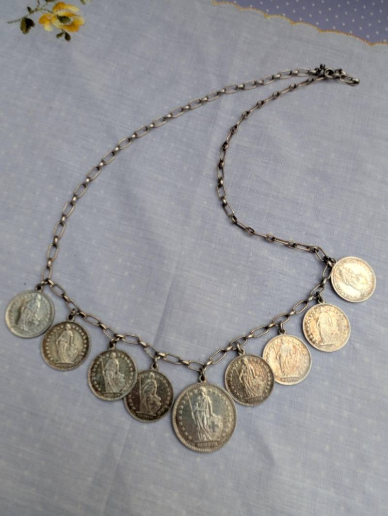 Außergewöhnliche Echte Silber-Kette Mit 9 Silbernen Schweizer Münzen Außergewöhnliche Echte Silber-Kette Mit 9 Silbernen Schweizer Münzen von RetromaniaDE