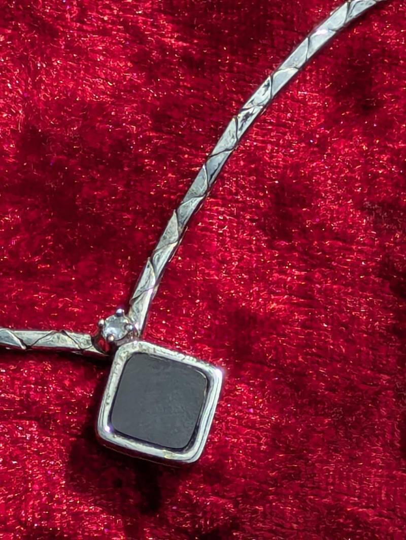 Ein Schönes Collier Für Einen Schönen Anlass Ein Schönes Collier Für Einen Schönen Anlass von RetromaniaDE