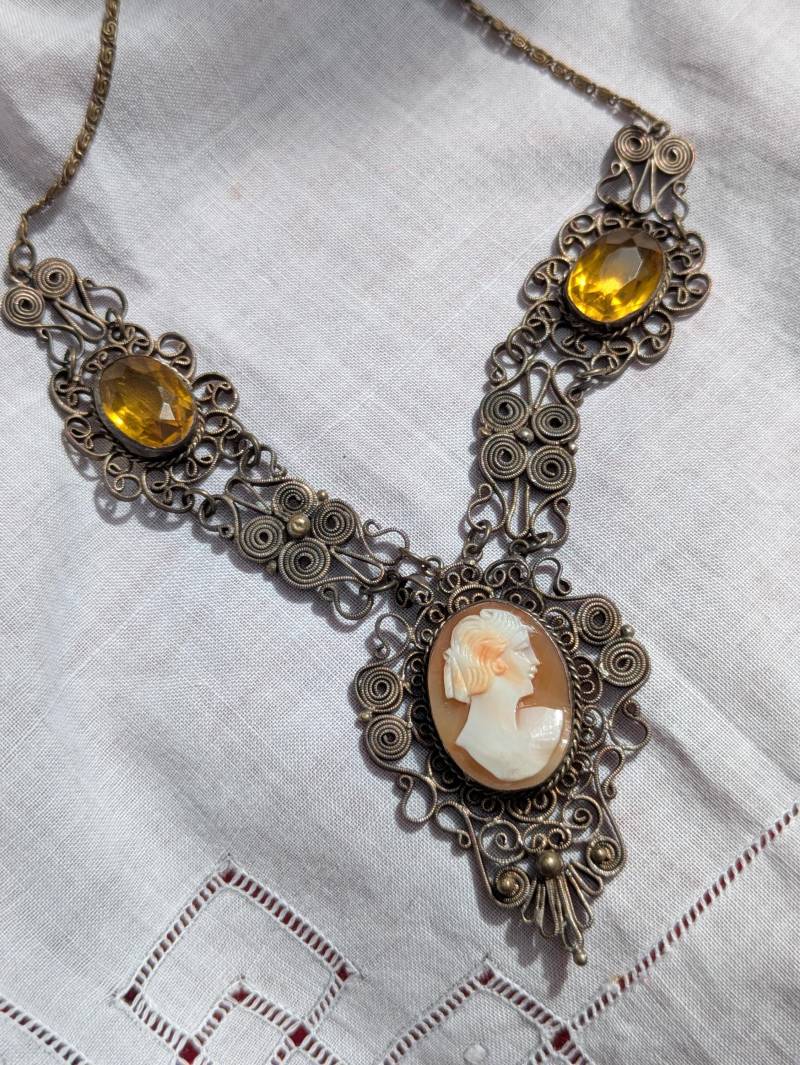 Handgefertigtes, Antikes Collier Aus Alten Zeiten von RetromaniaDE