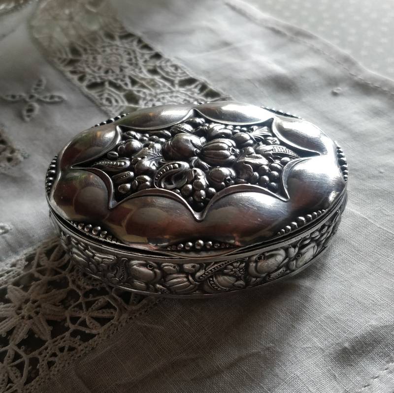 Richtig Schöne Vintage Pillendose von RetromaniaDE