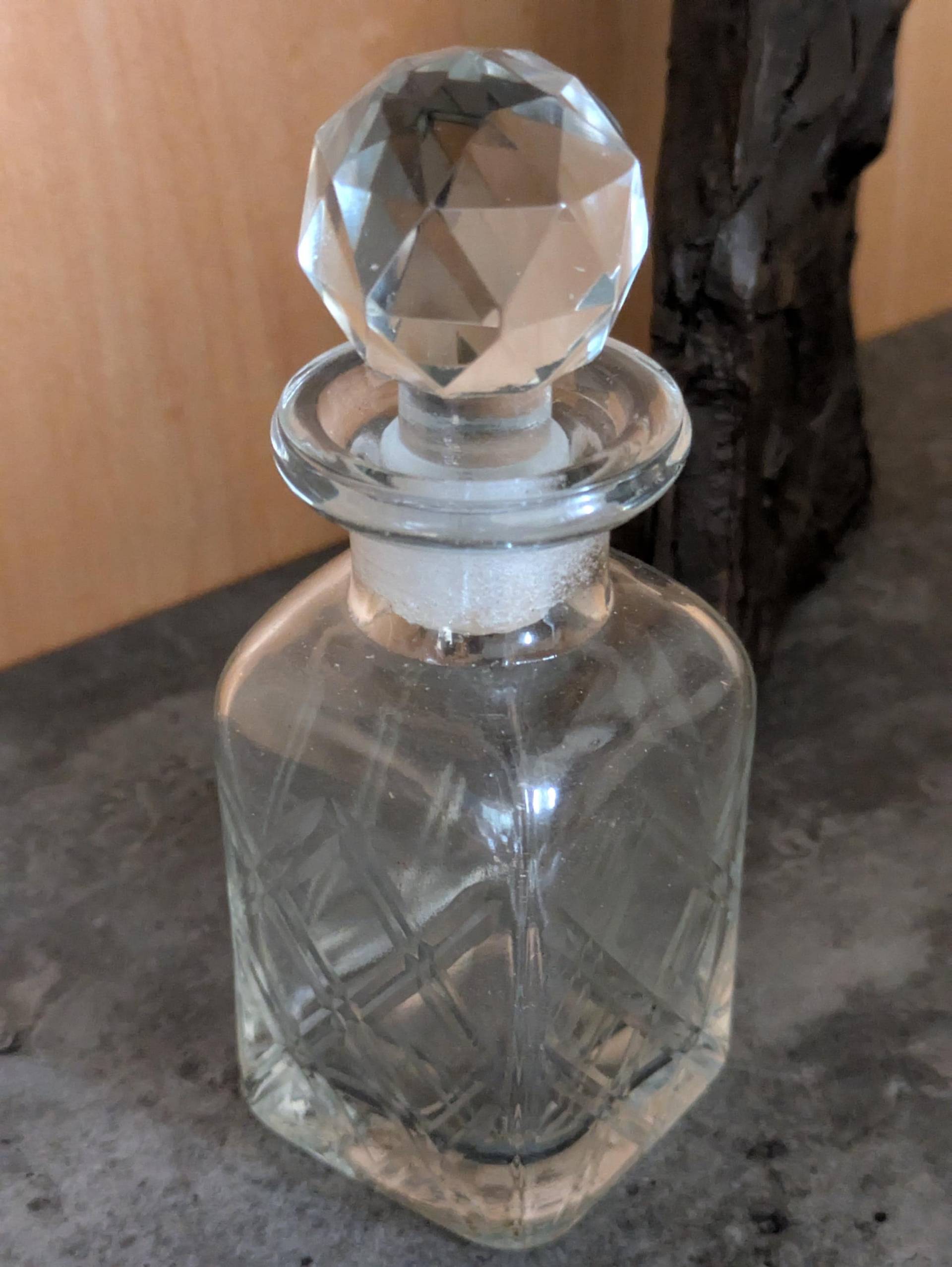 Wunderschöner Kristall - Glasflakon Wunderschöner Kristall - Glasflakon von RetromaniaDE