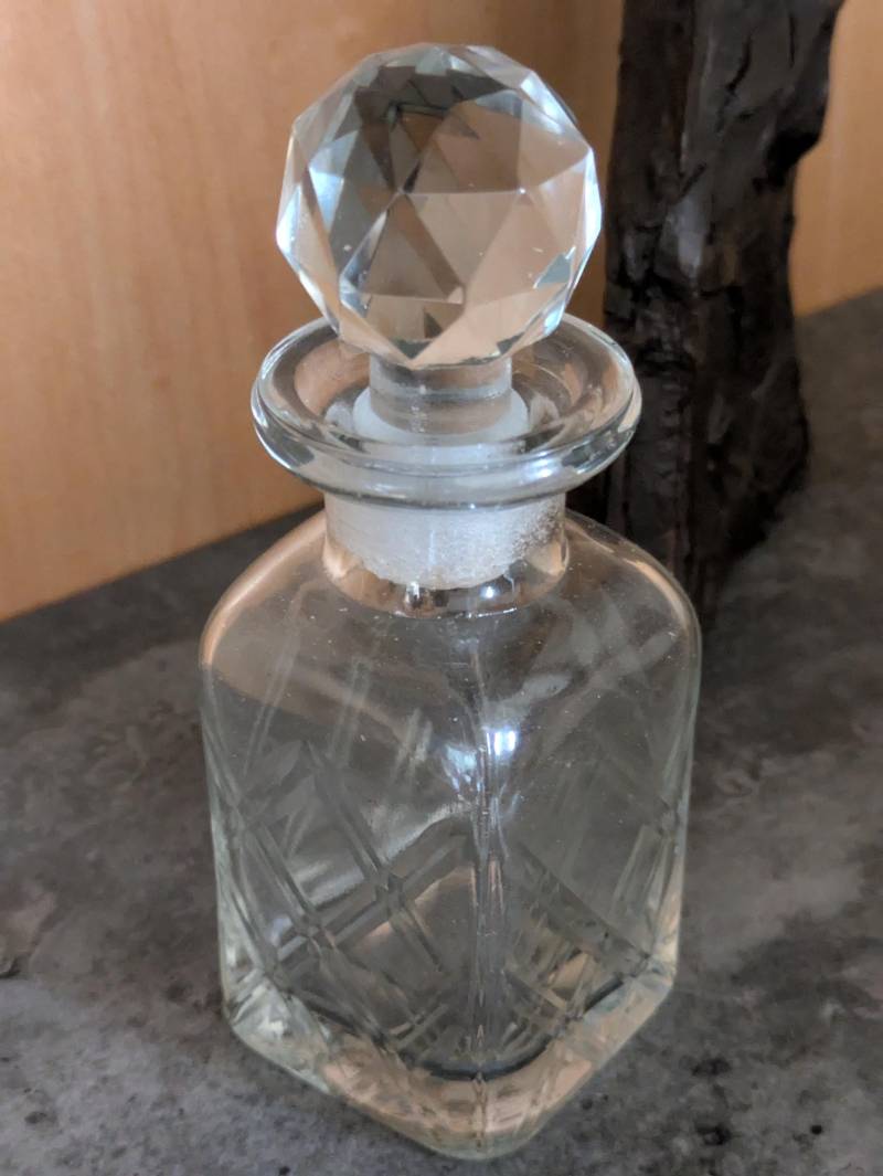 Wunderschöner Kristall - Glasflakon Wunderschöner Kristall - Glasflakon von RetromaniaDE