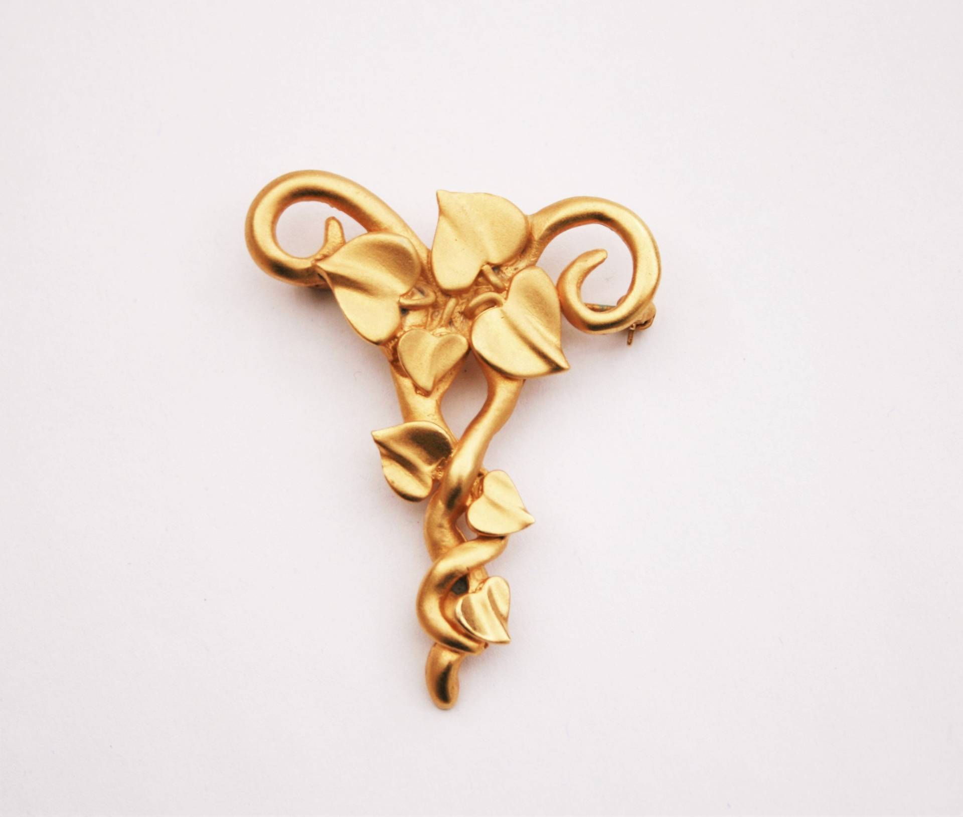 90Er Jahre Vintage Matt Gold Efeu Brosche - Made in Uk 90Er Jahre Vintage Matt Gold Efeu Brosche - Made in Uk von RetroroxJewellery