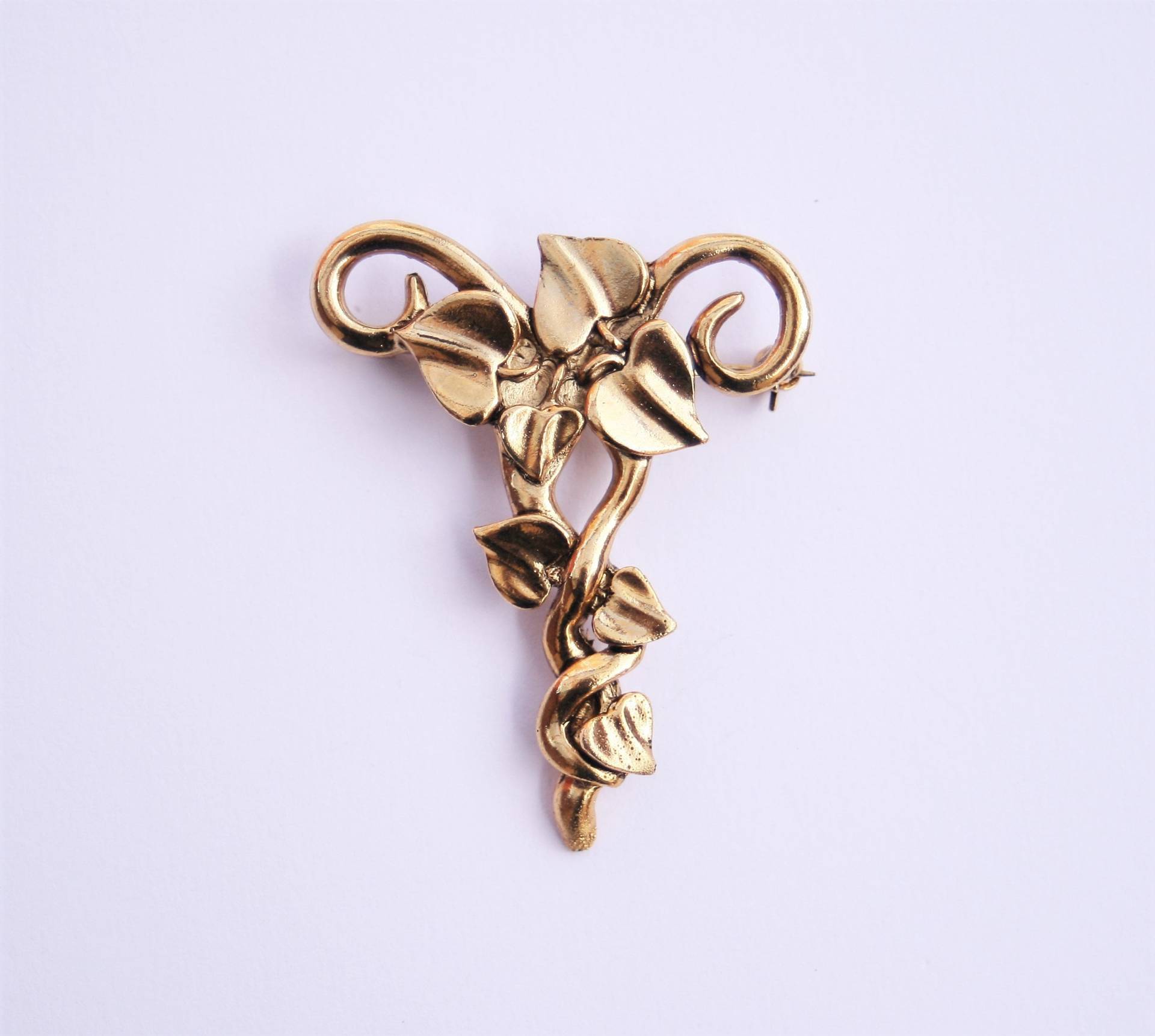 Vergoldete Efeu Brosche Vintage Anstecknadel, Made in Uk Vergoldete Efeu Brosche Vintage Anstecknadel, Made in Uk von RetroroxJewellery