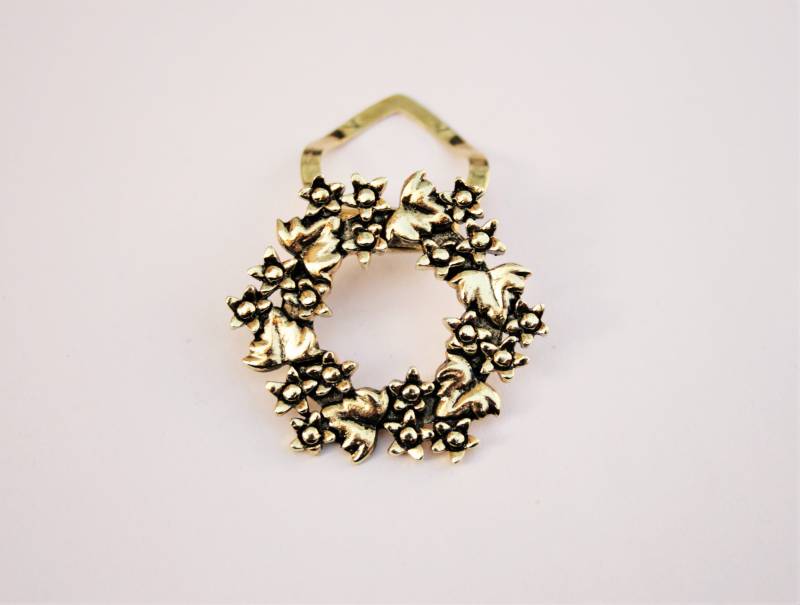 Vergoldeter Blumenschalclip - Made in England Vergoldeter Blumenschalclip - Made in England von RetroroxJewellery