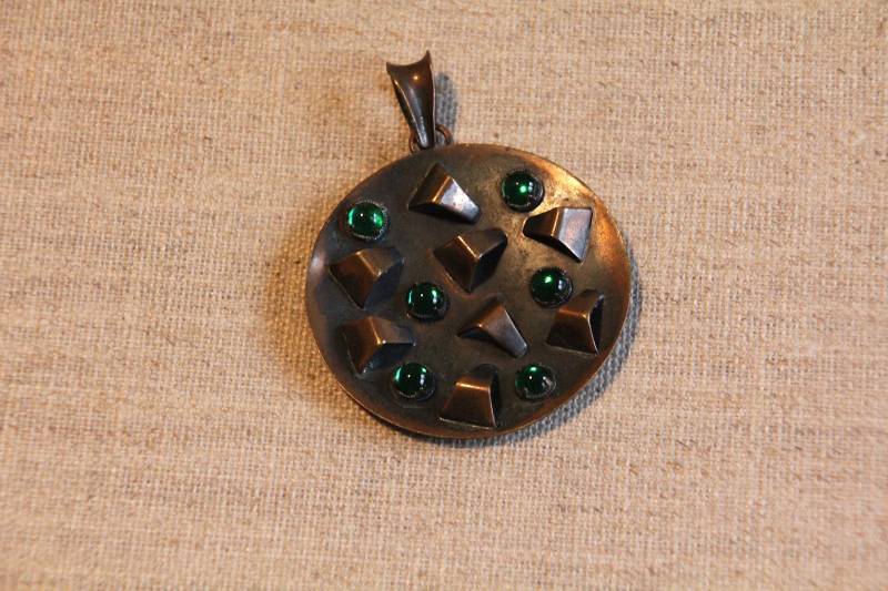 Kettenanhänger Moderniste Kupfer Mit Grünem Glas 60Er Jahre von Retrospektiven