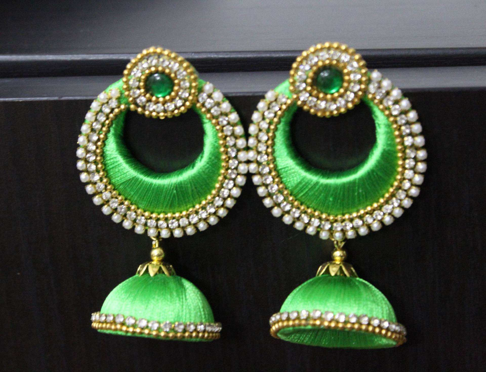 Designer Seidenfaden Ohrringe Hochzeit Schmuck Leichte Kronleuchter Lime Grün Jhumka Afghani Boho Design Drop Chandbali von Revajewellery