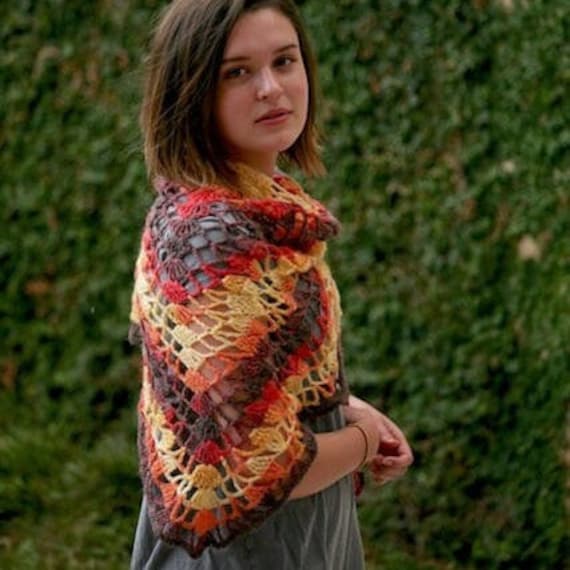 Handgemachte Häkelschal || Schultertuch, Schultertuch Federleicht, Frühling Sommer Herbst, Spitze, Feuer, Ombre, Vintage 70Er Look Mode Handgemachte Häkelschal || Schultertuch, Schultertuch Federleicht, Frühling Sommer Herbst, Spitze, Feuer, Ombre, Vintage 70Er Look Mode von RevelYarn