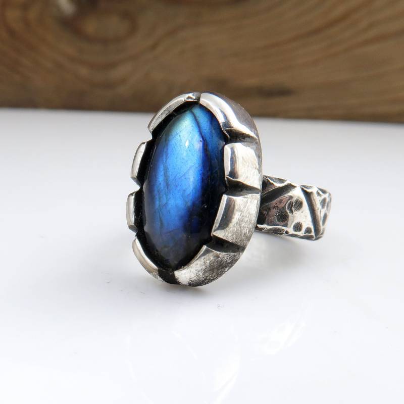 Auffälliger Blauer Labradorit Ring in Feinsilber - Ringgröße 7 von RevelationGem