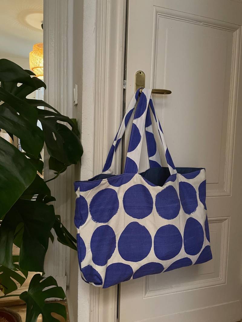 Upcycled 100% Baumwolle Einkaufstasche, Große Einkaufstasche Mit Reißverschlusstasche, Bunte Statement-Tasche von RevelinReclaimed